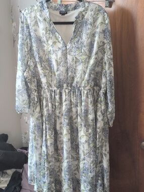 torrid White Floral Print V-Neck Smocked Midi Dress